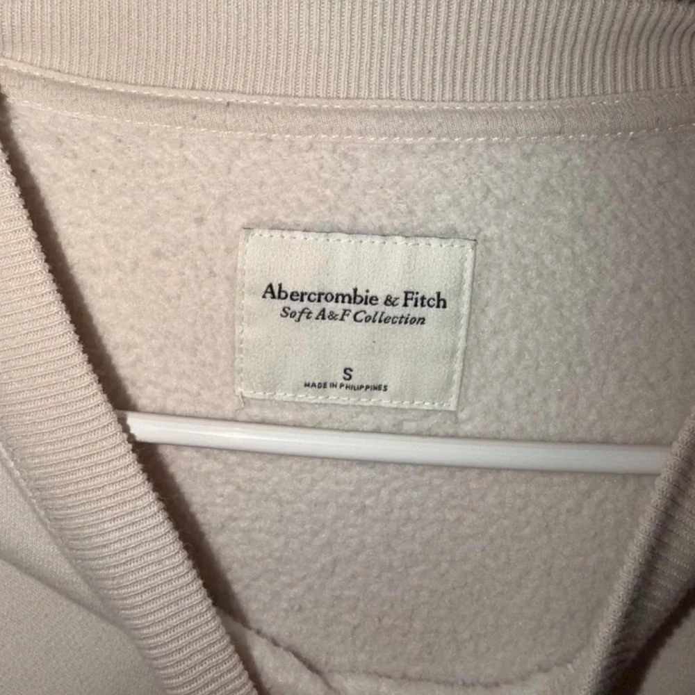 Abercrombie & Fitch Cream Pullover Sweatshirt - Picture 3 of 4